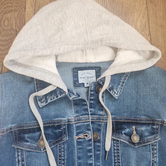 Hooded jean jacket size M (juniors) - Picture 3 of 5